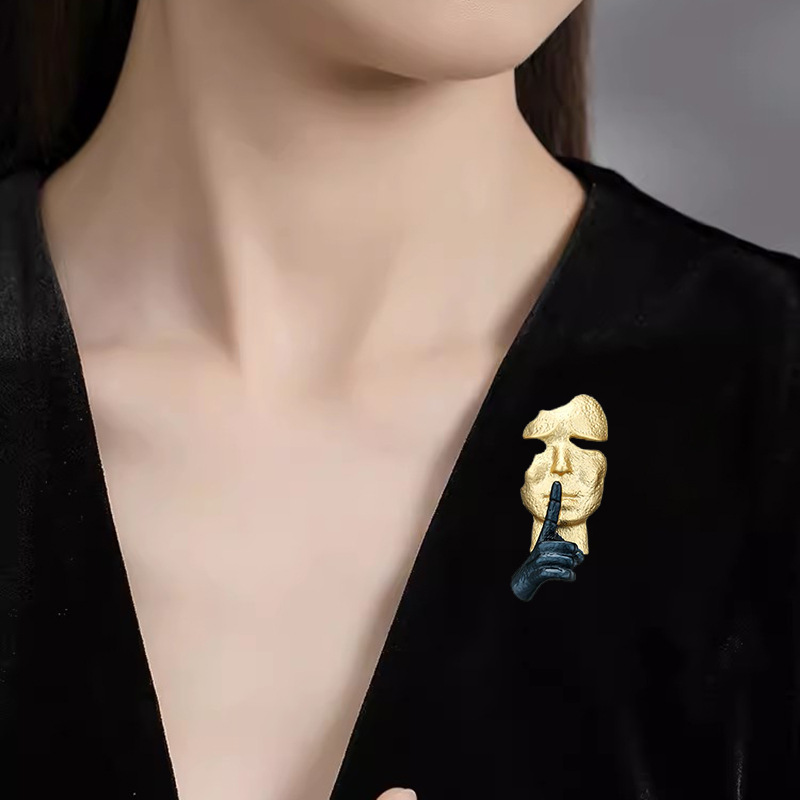 Fashion Mask Brooch Men and Wo - Men Accessories For Birthday Gift recension och pris