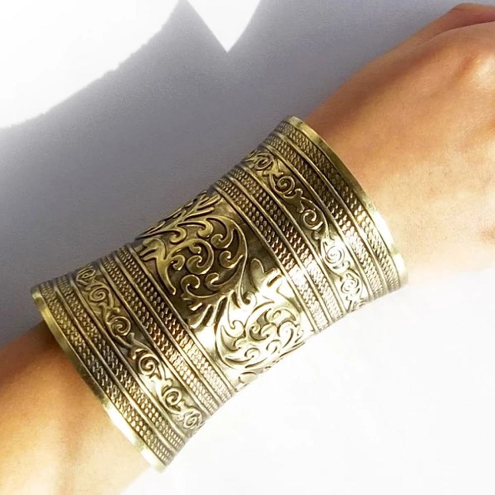 Vintage Alloy Wide Cuff Bracel - Men Accessories India recension och pris