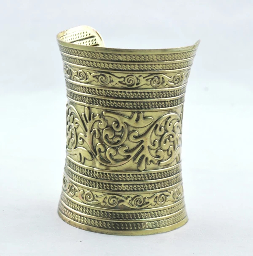 Vintage Alloy Wide Cuff Bracel - Men Accessories India recension och pris